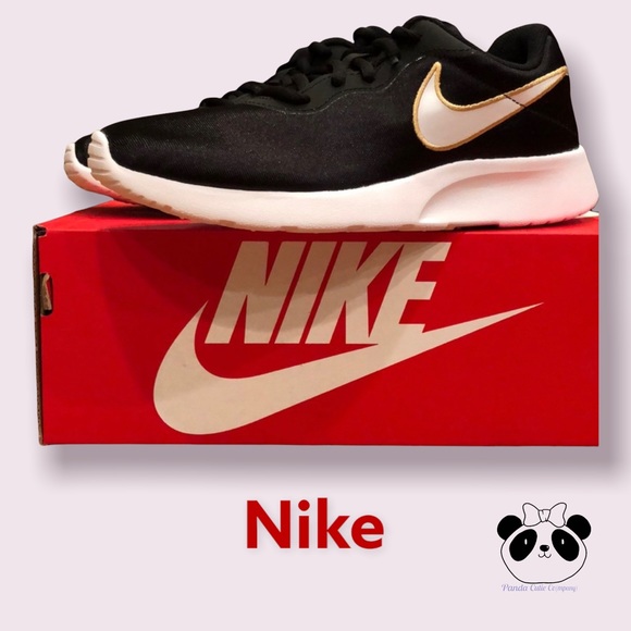 Nike Shoes - NWT Nike women Tanjun sneaker size 7.5
